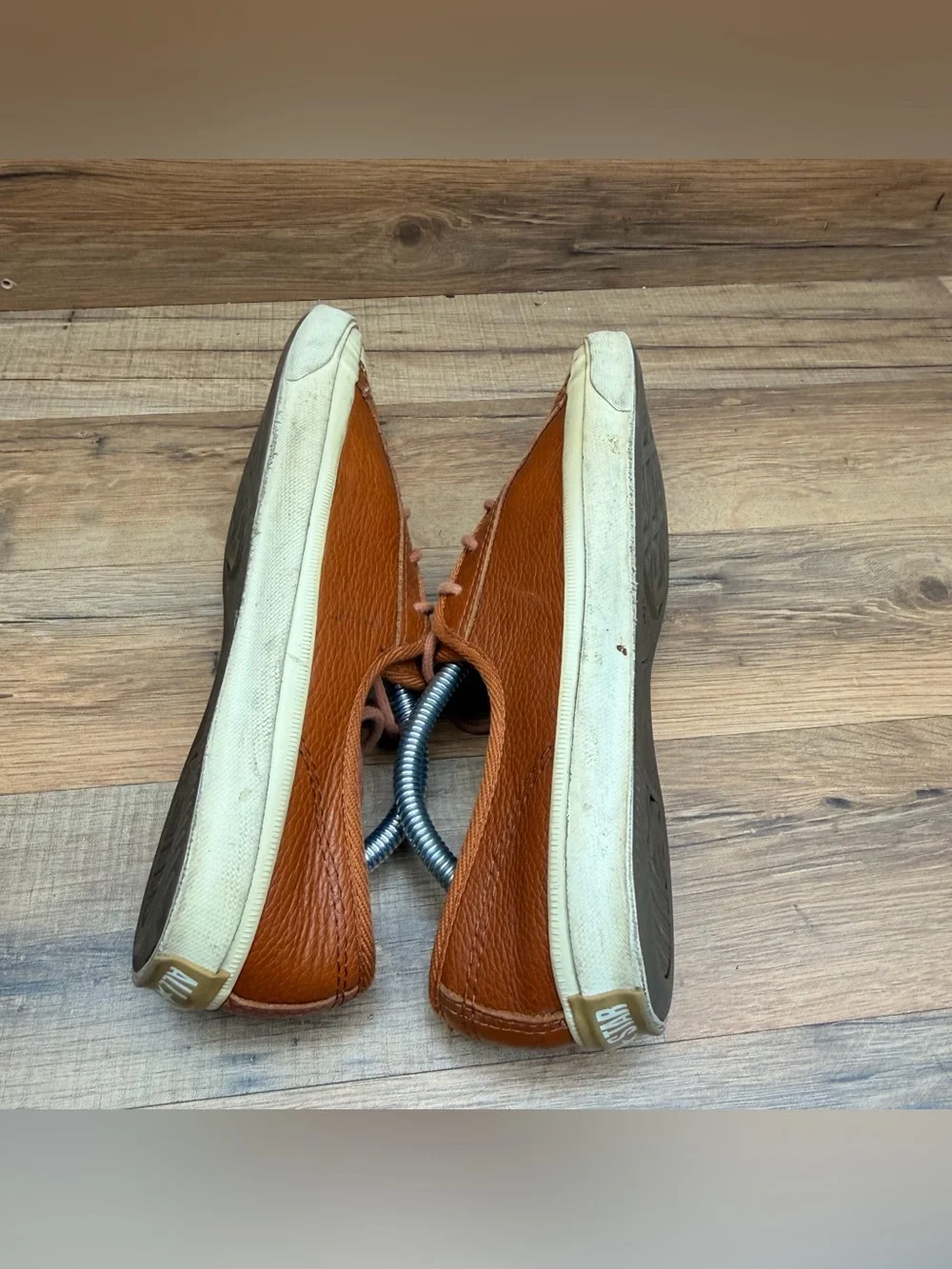 Converse size 7 women Low-Top Leather Sneakers in Cognac Brown - Picture 3 of 8